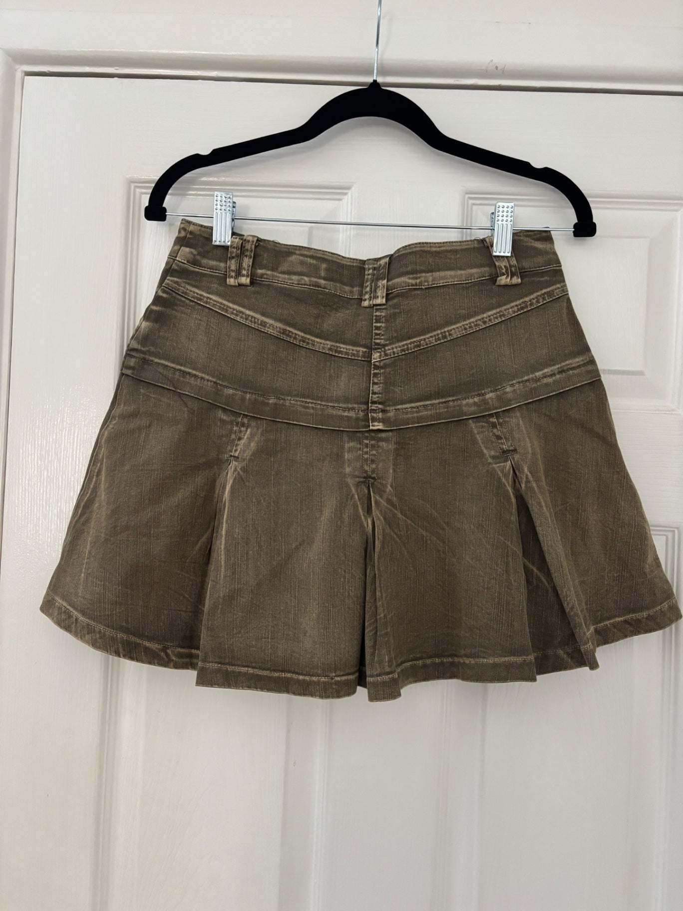 Green washed pleated denim skirt