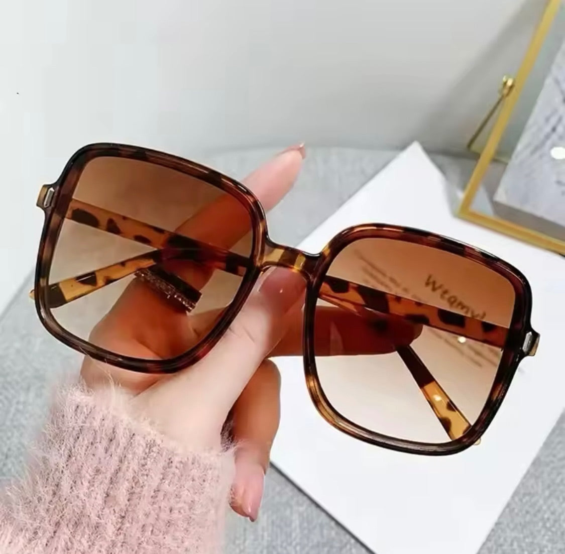 60s Sunnies Leopard Tea