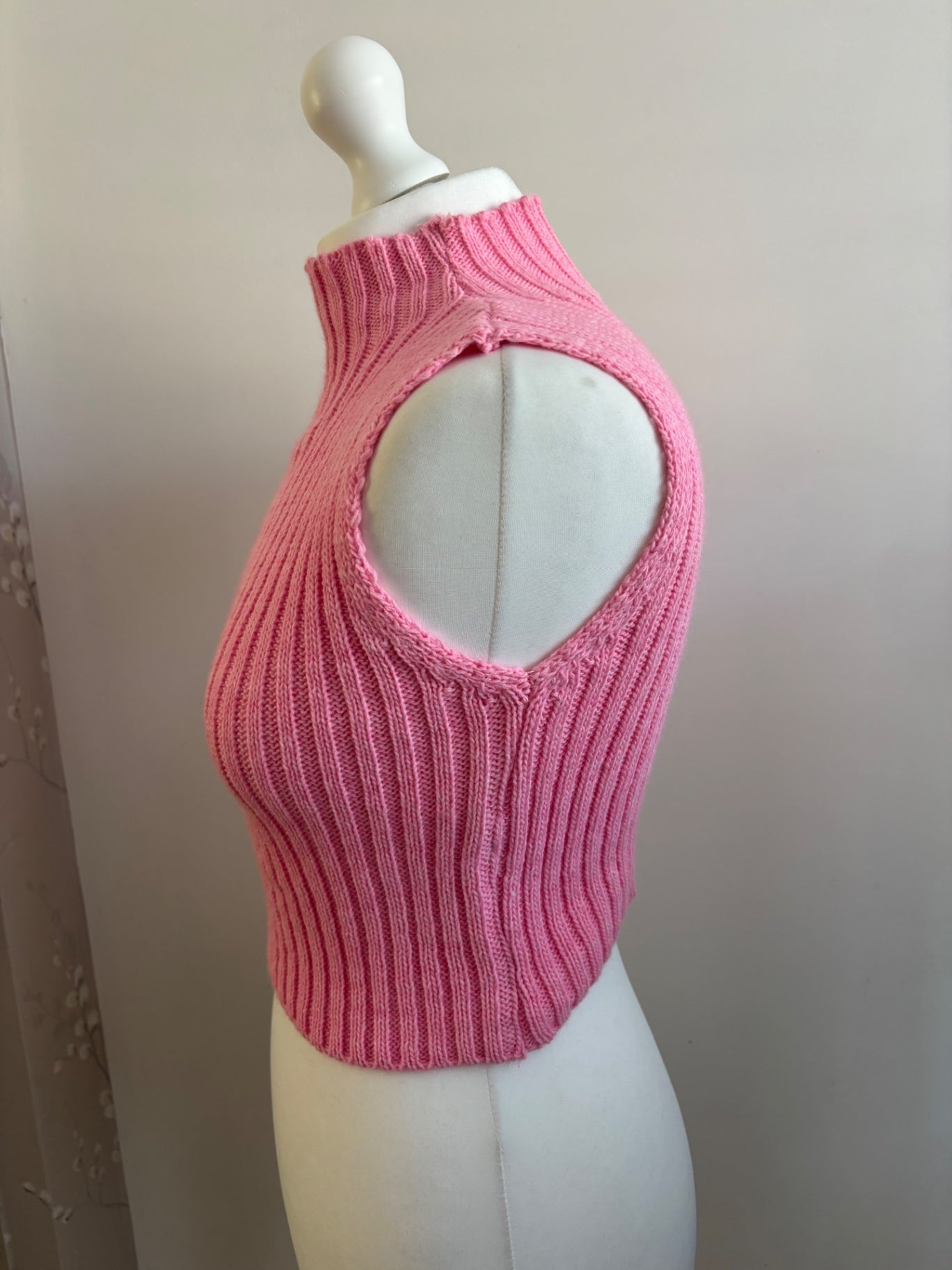 Pink knitted turtle neck sleeveless top