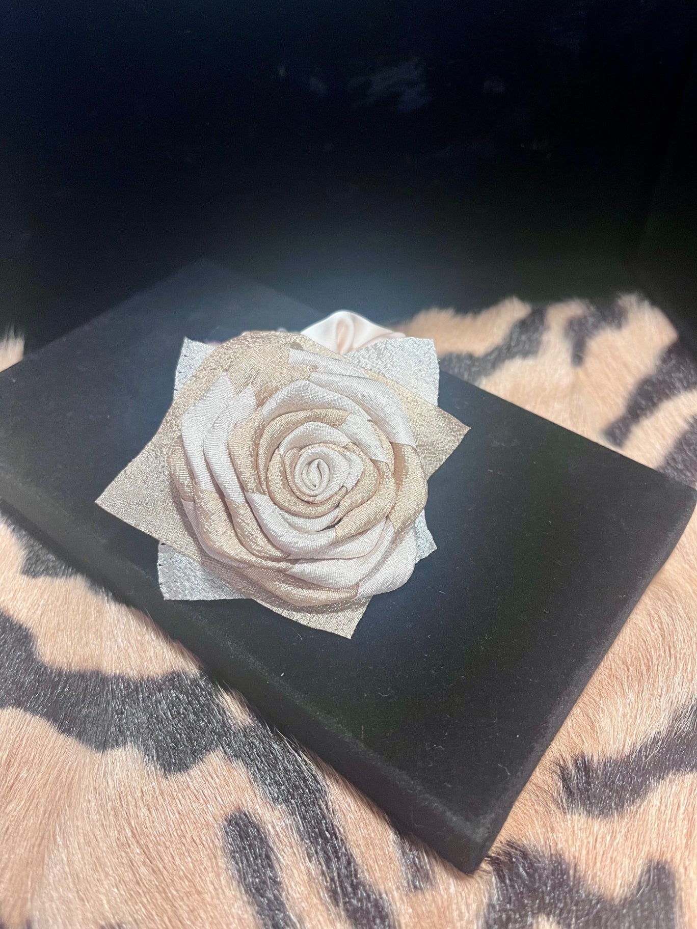 Rose Scrunchie Gold Cream