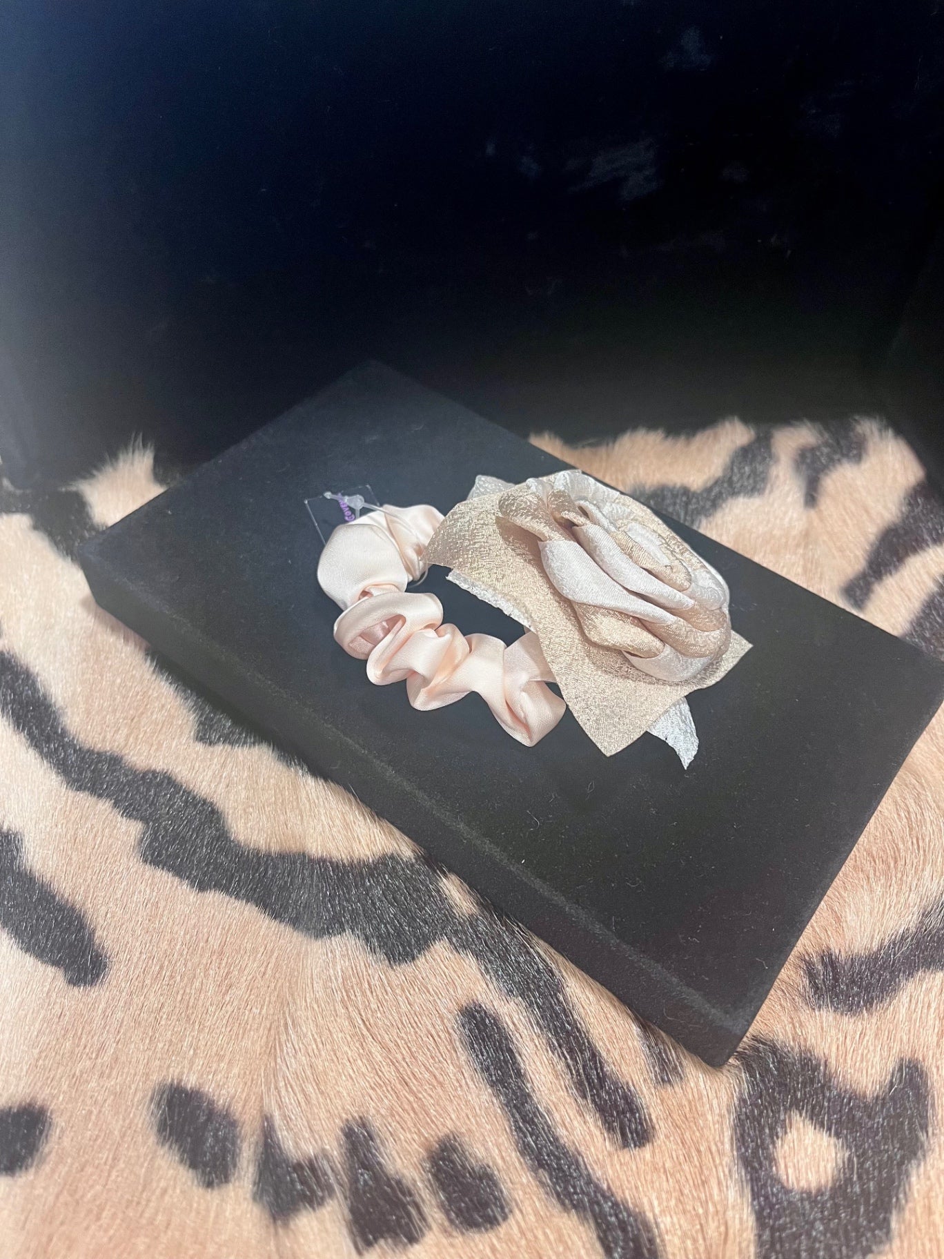 Rose Scrunchie Gold Cream