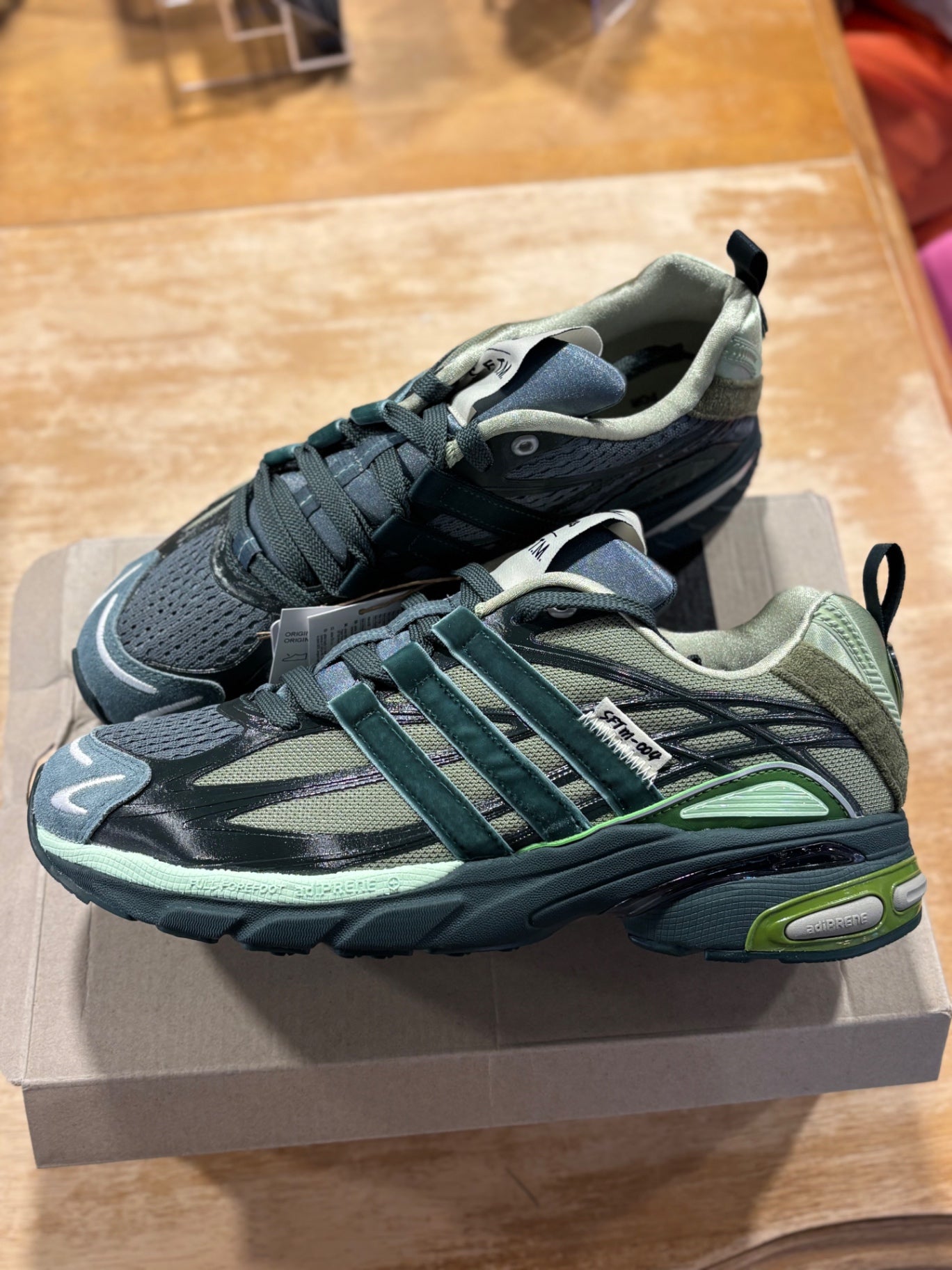 Adidas Cushion SFTM UK9 New