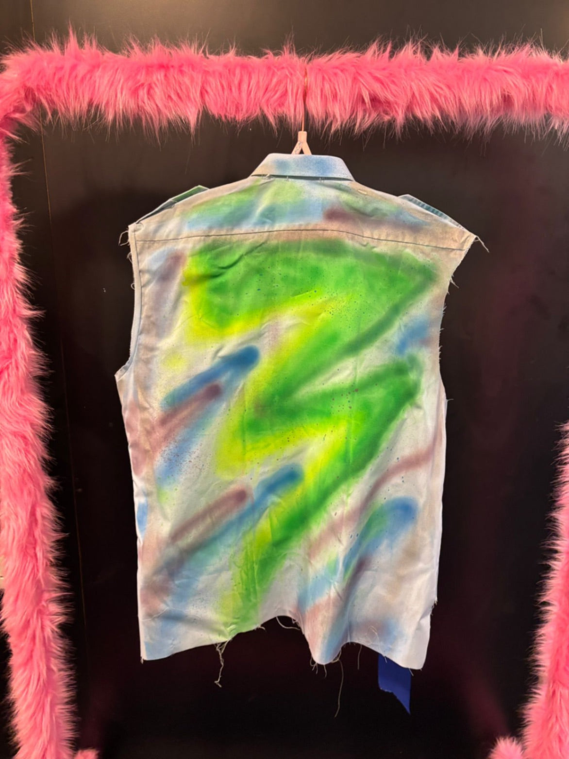 Graffiti Spray Bow Shirt M/L