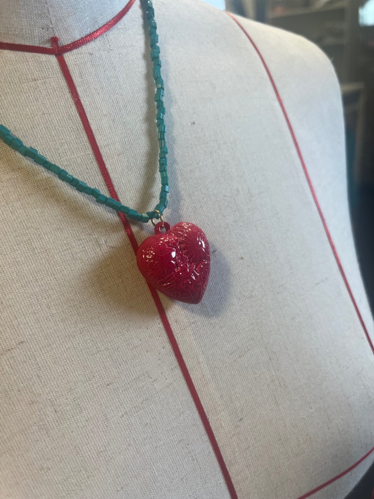 Sacred Heart Pop Necklace – Turquoise & Fuchsia