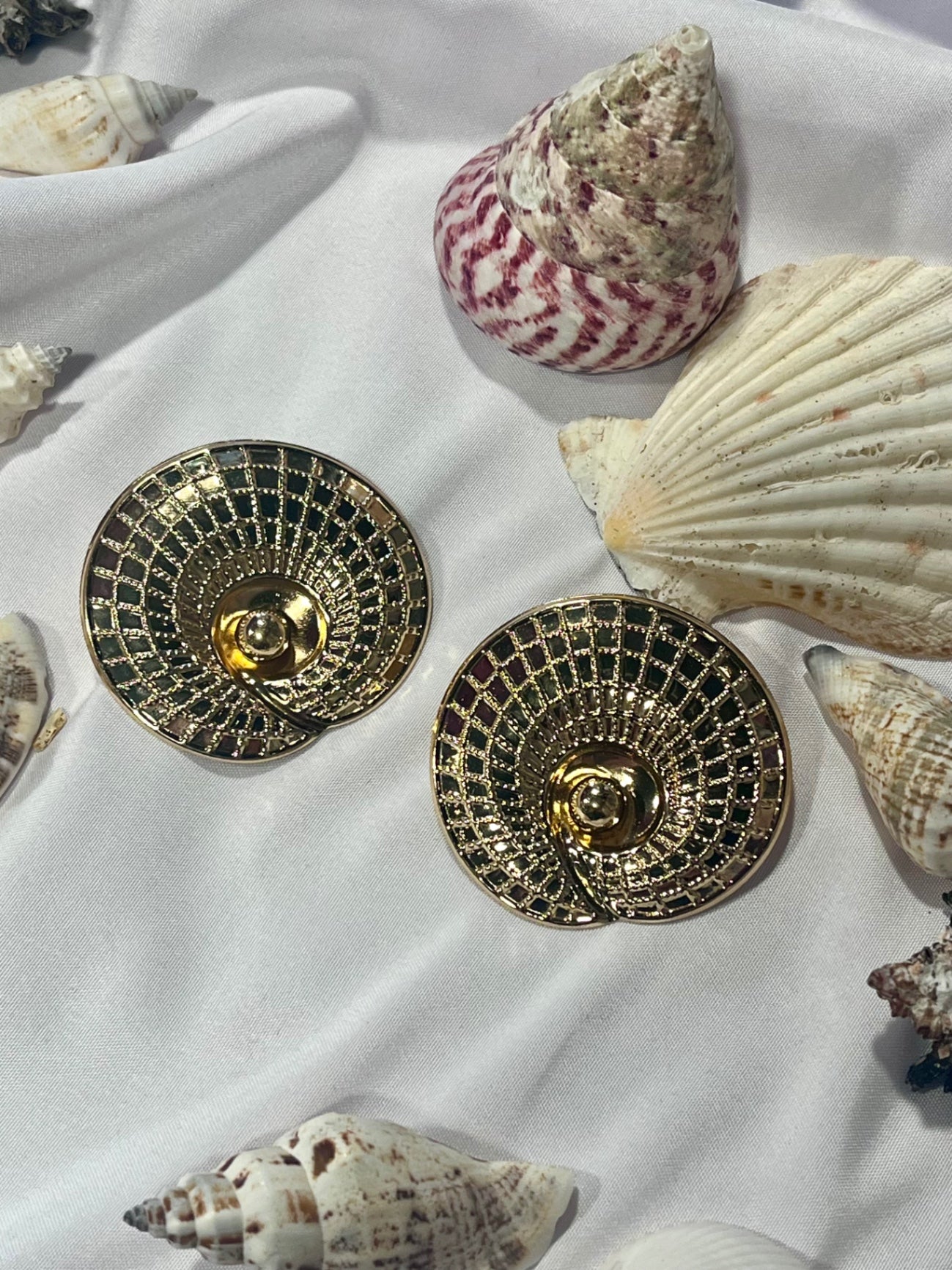 Golden Spiral Shell Earrings – Ocean-Inspired Treasures
