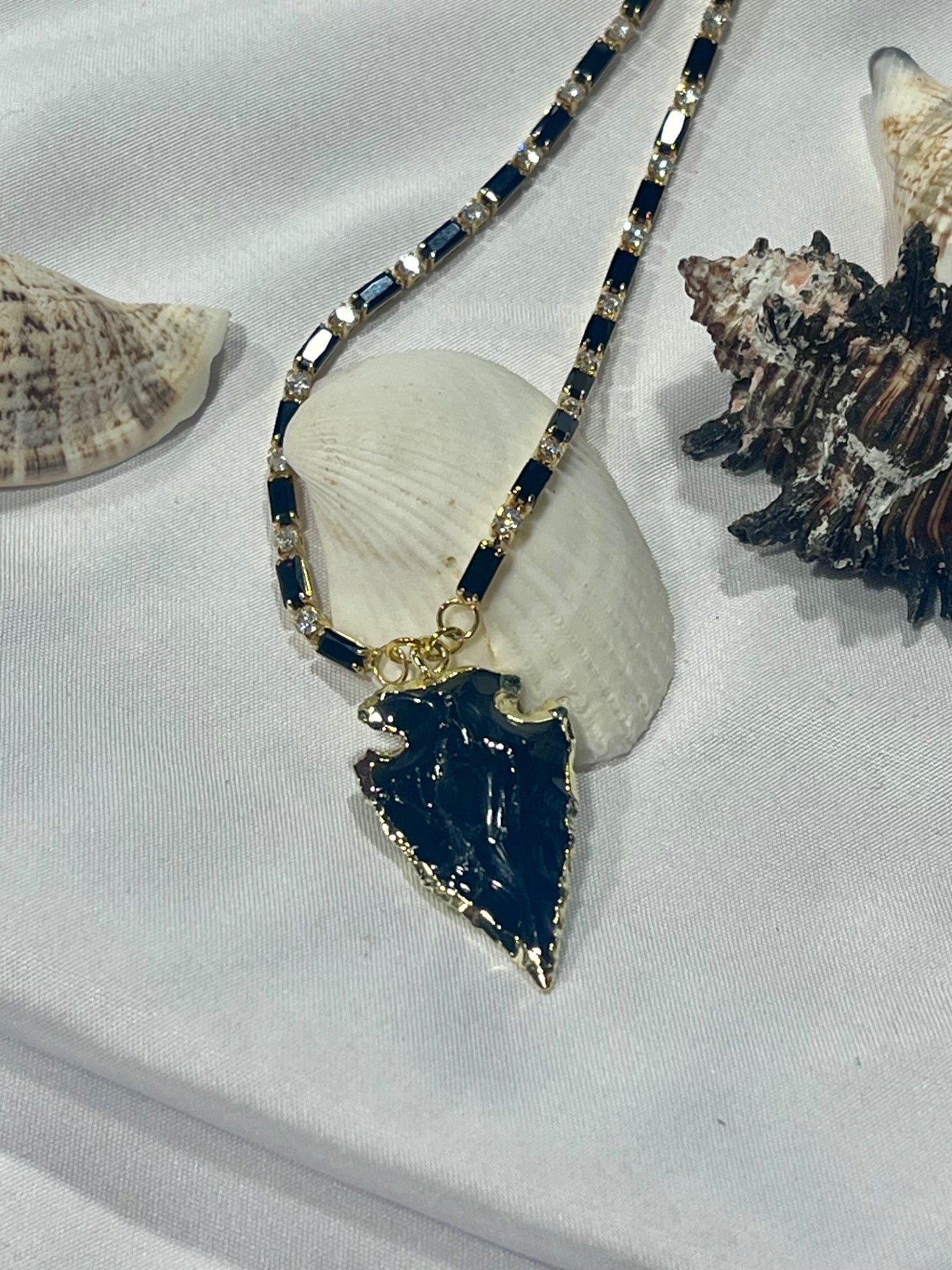 Obsidian Arrow Shield Pendant – Midnight Onyx Crystal Chain