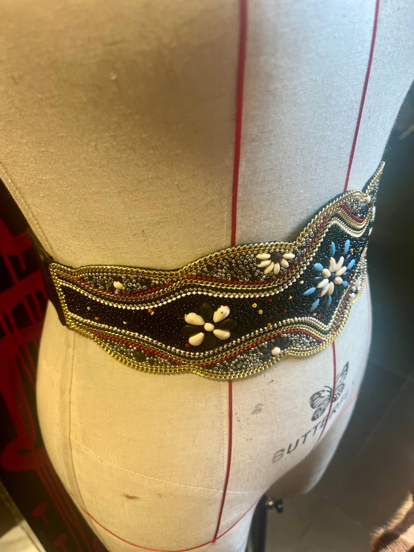 Midnight Bloom Stretch Belt – Floral Beaded Statement Waist Cincher