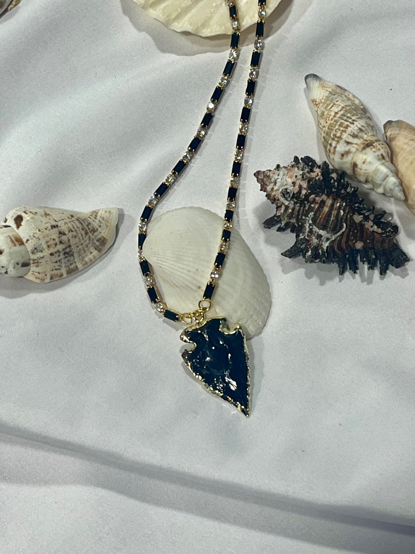 Obsidian Arrow Shield Pendant – Midnight Onyx Crystal Chain