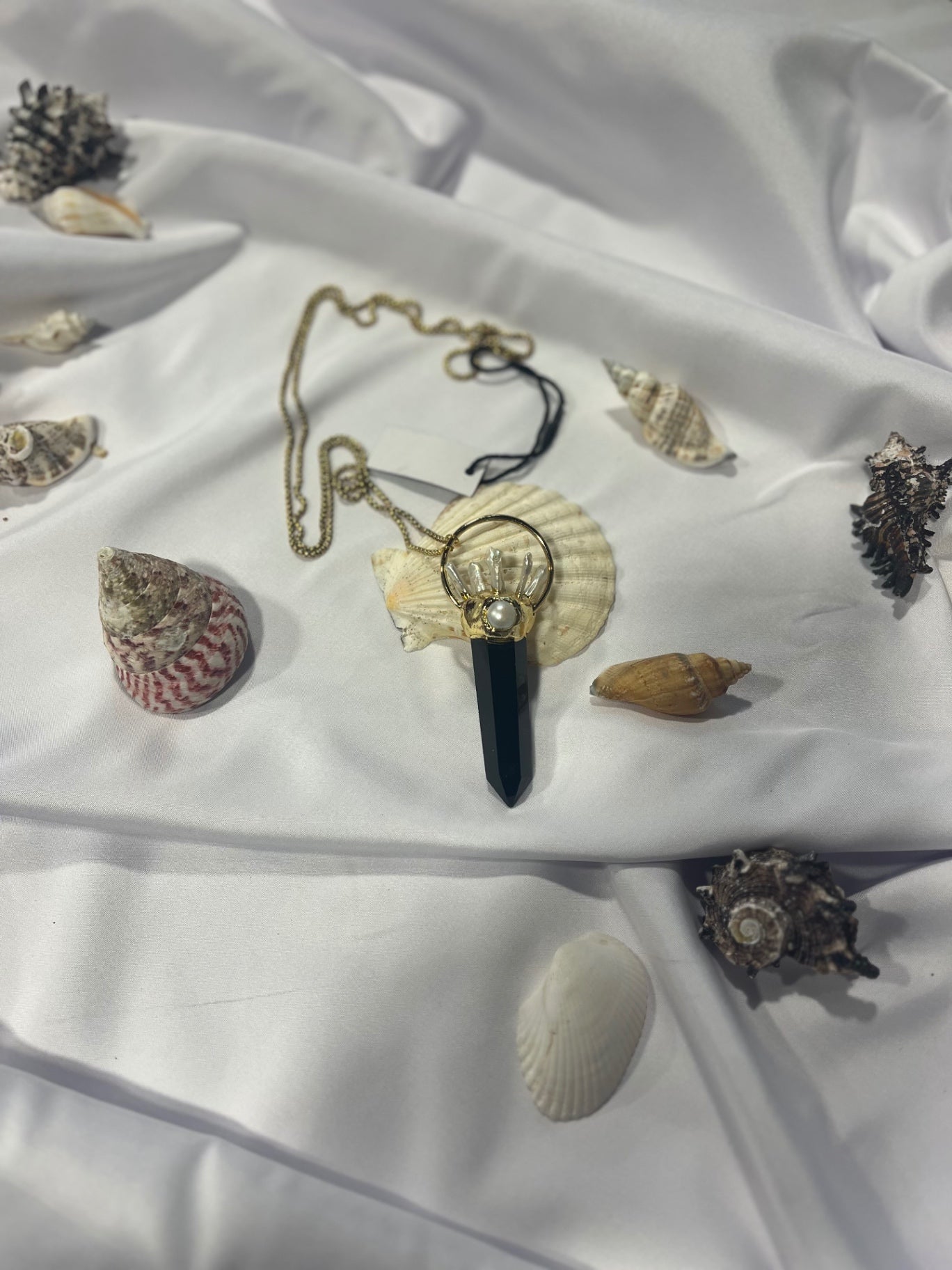 Obsidian Ritual Amulet – Biwa Pearl & Gold Hand Charm