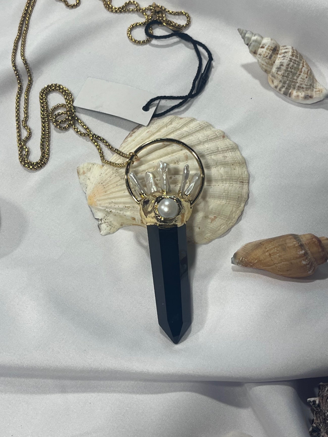 Obsidian Ritual Amulet – Biwa Pearl & Gold Hand Charm