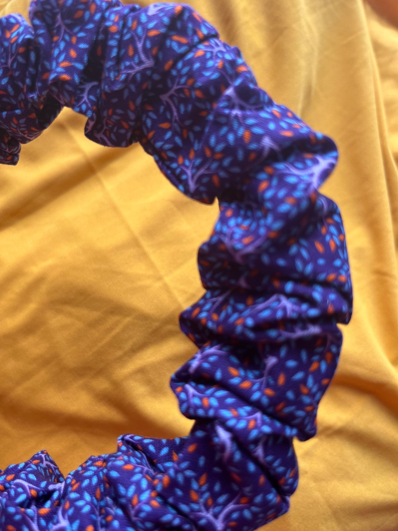 Scrunchie Headband - Opulent Leaves