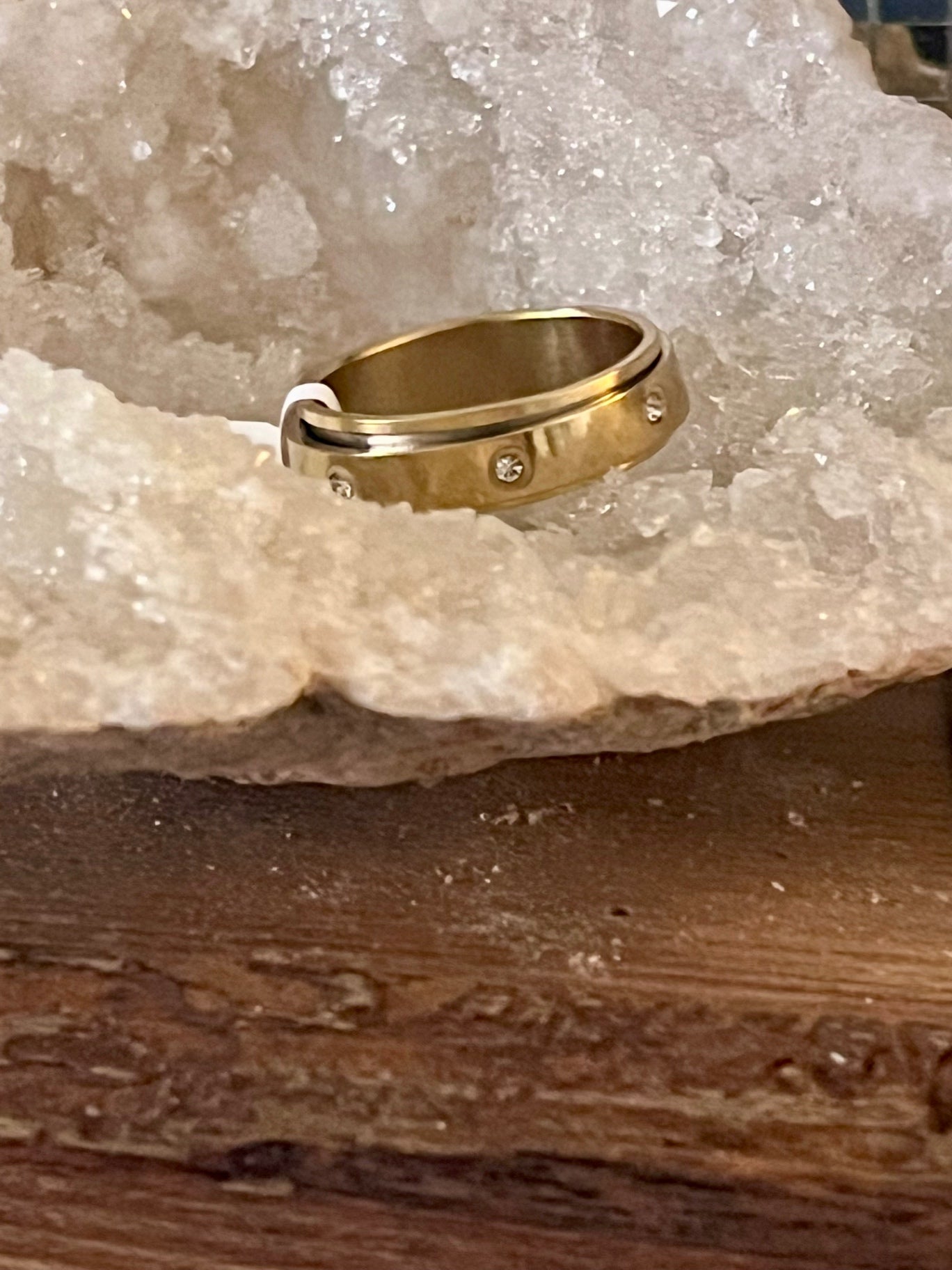 ✨ Golden Calm Spinner Ring Size 6 ✨
