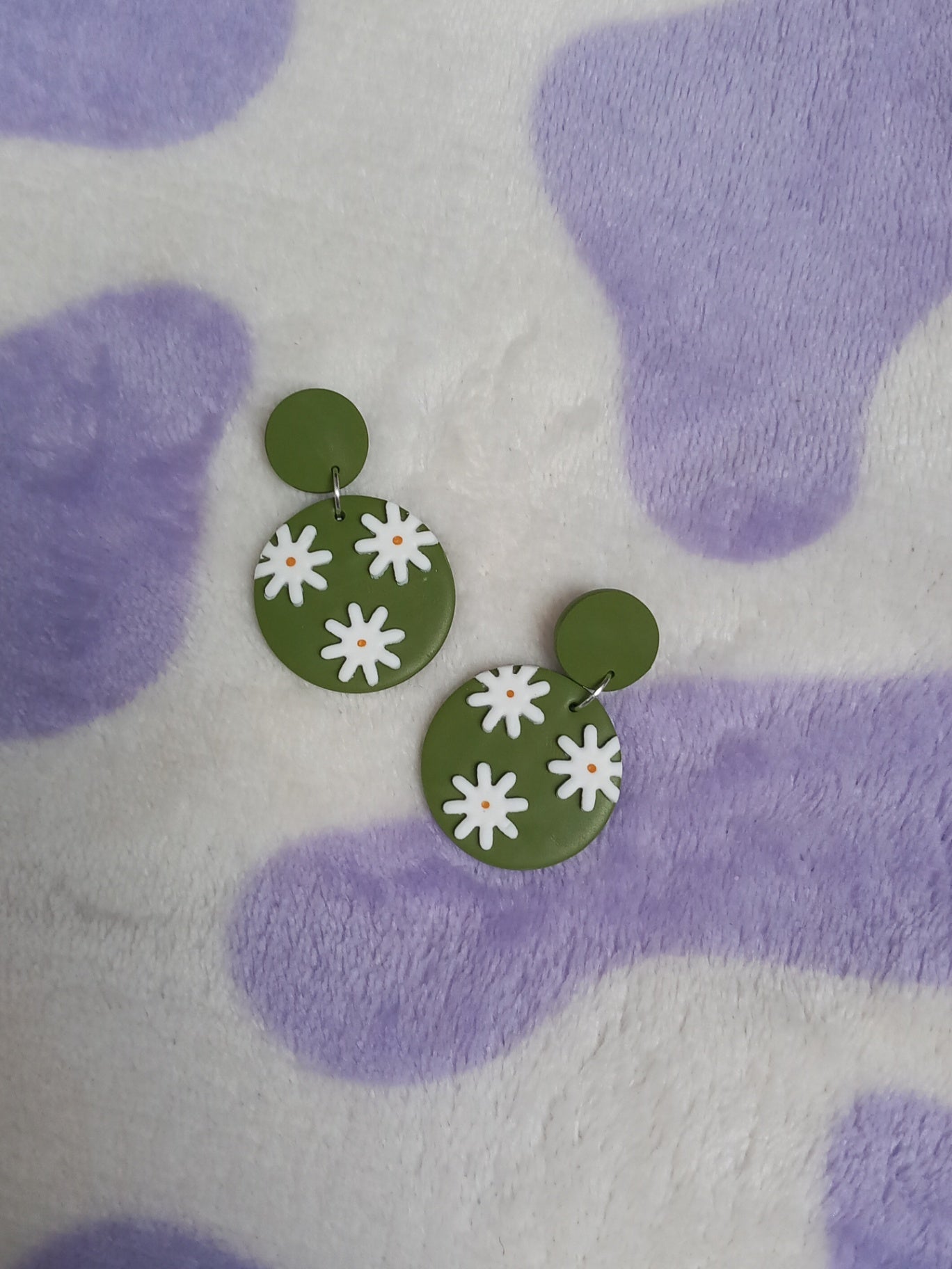 Polymer clay daisy dangle earrings - olive