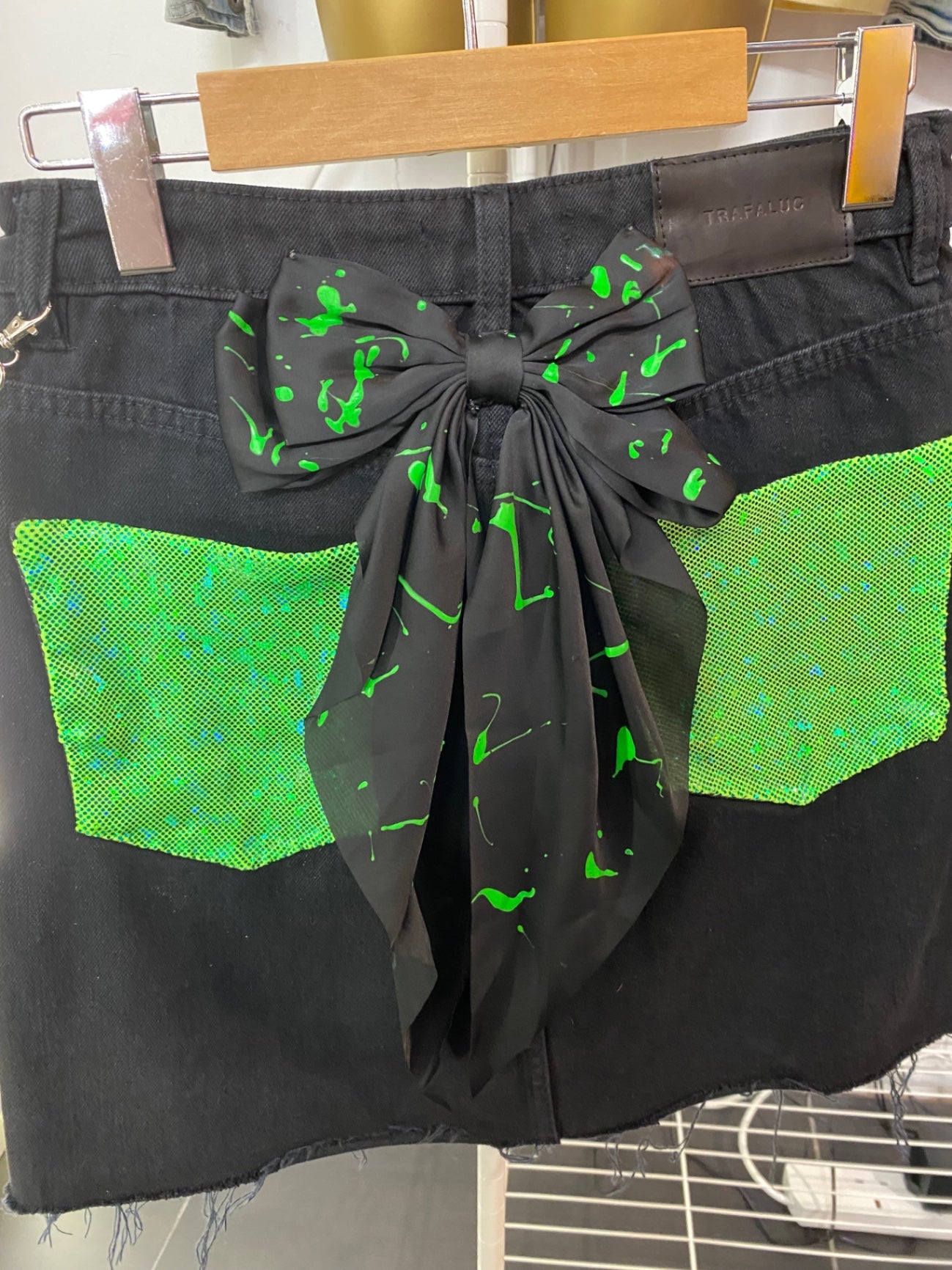 Glow bow skirt