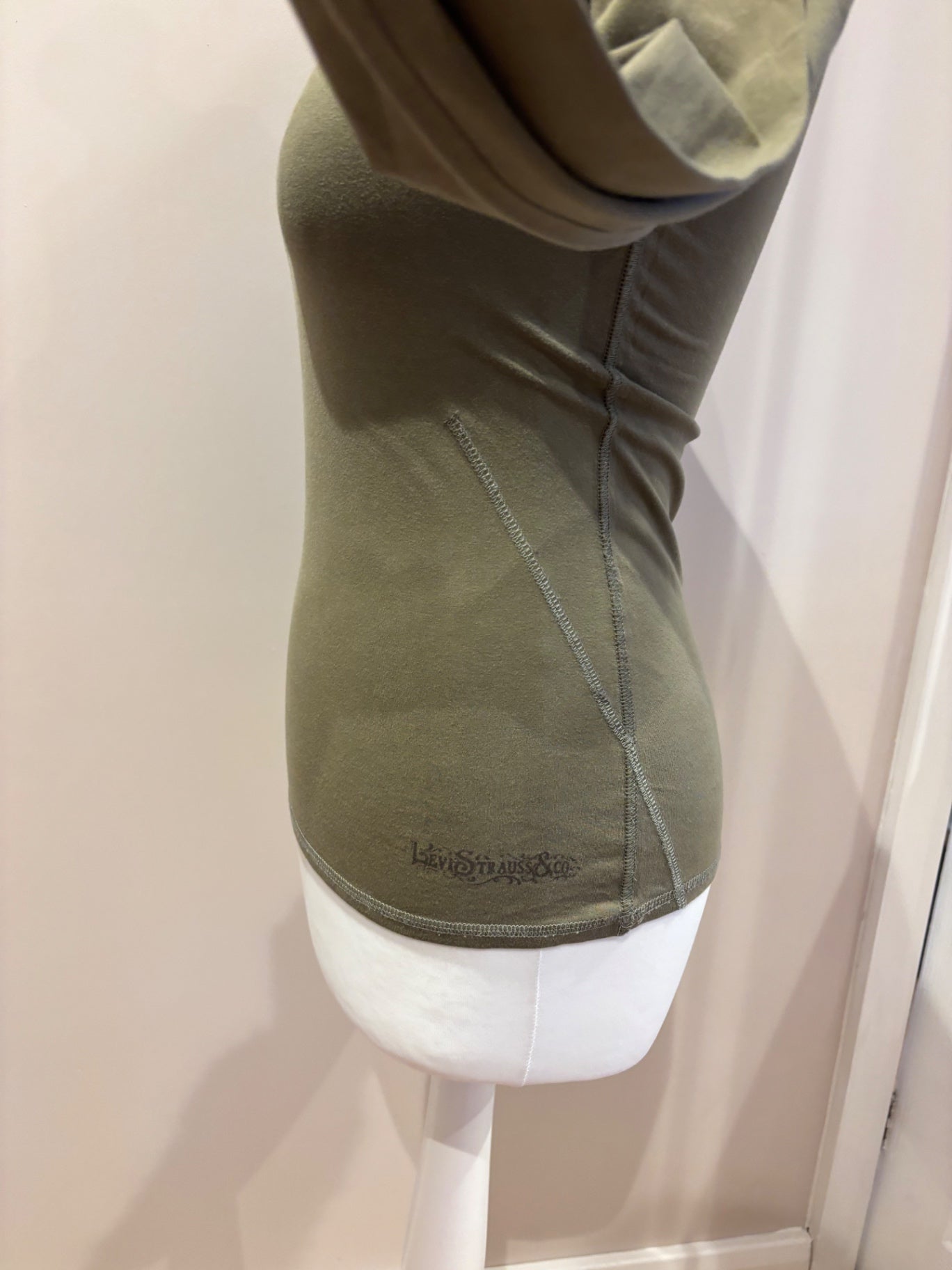 Green long sleeve top levis