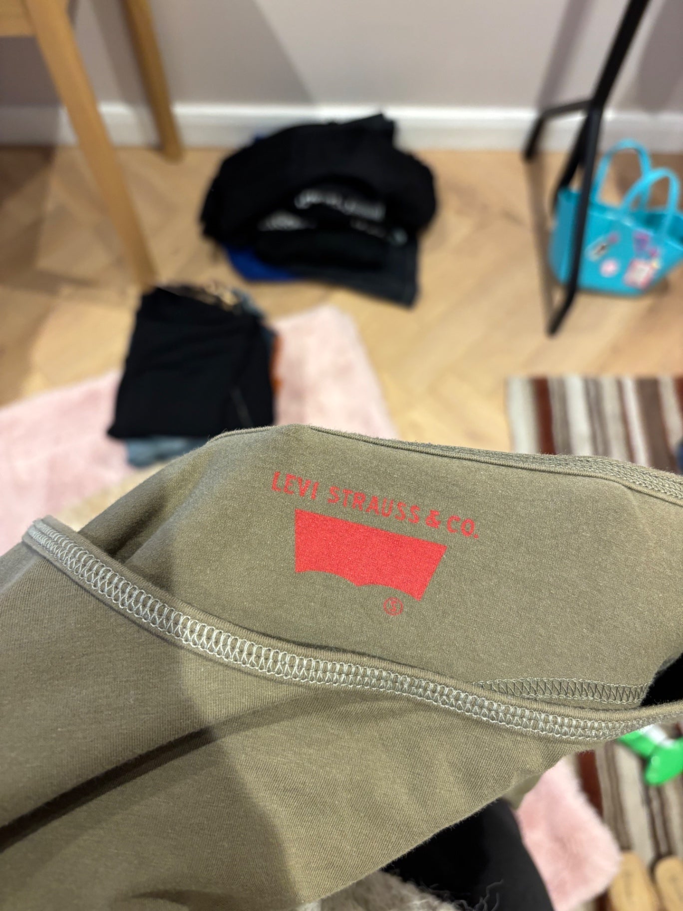 Green long sleeve top levis