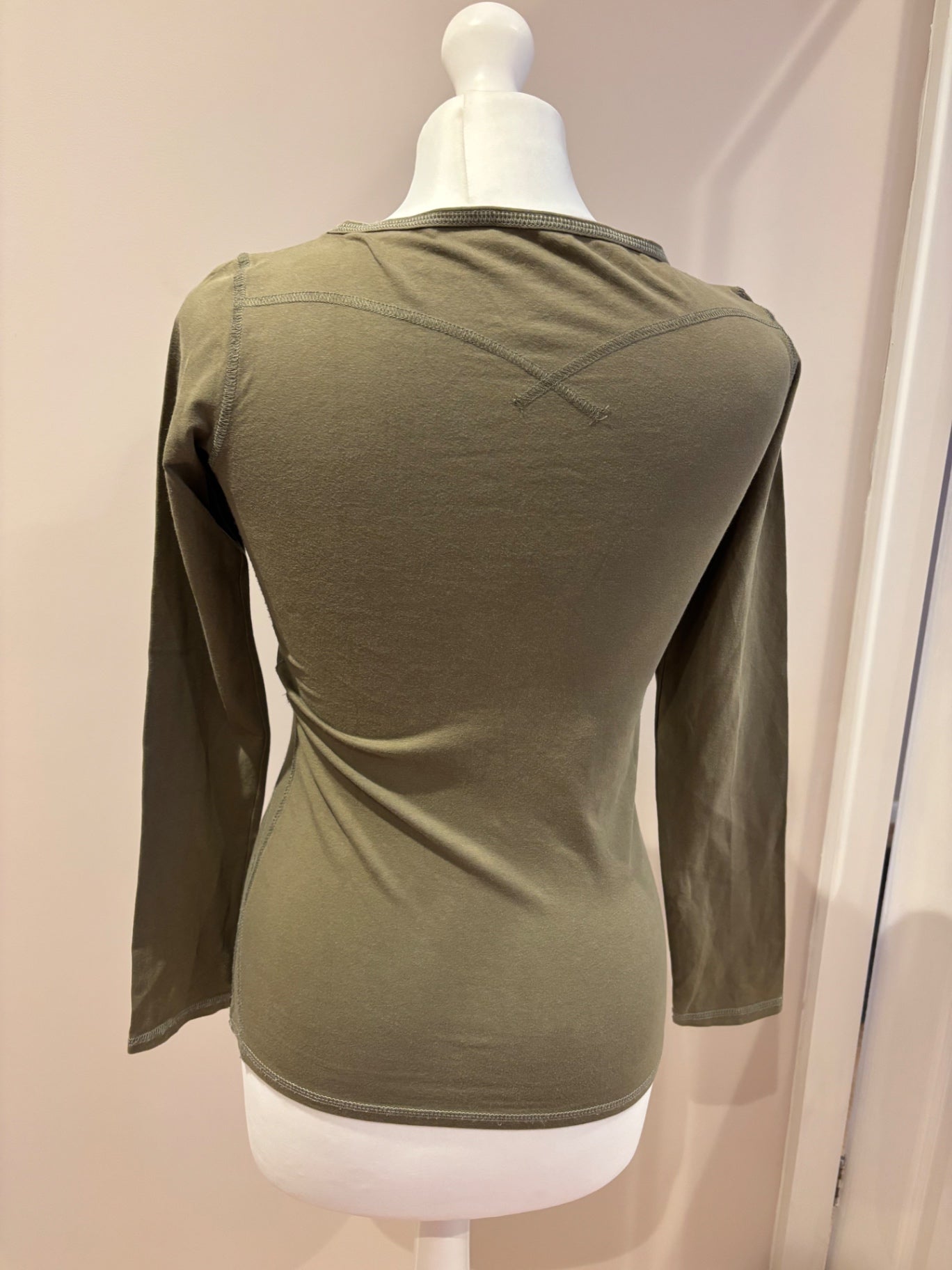Green long sleeve top levis