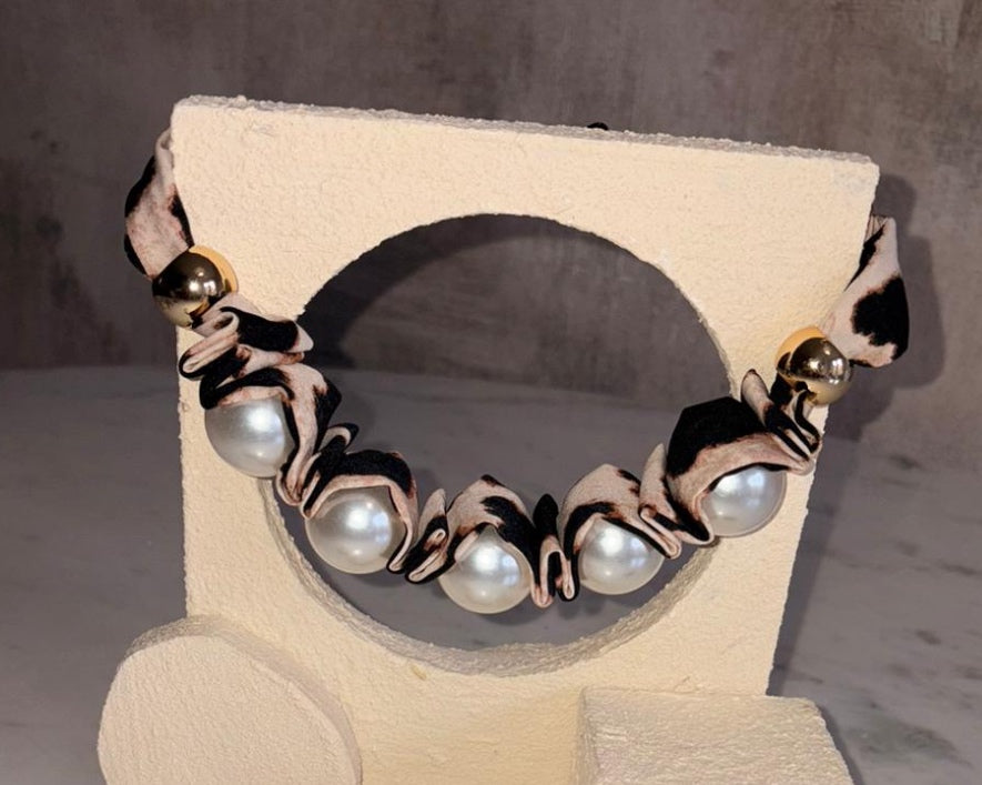 Pearl print necklace