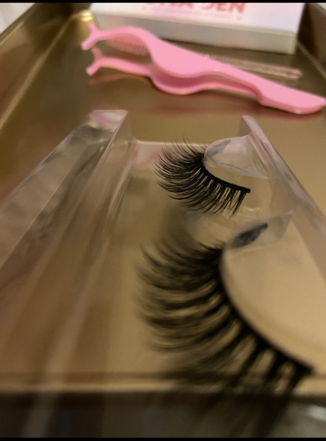 Diva strip lashes