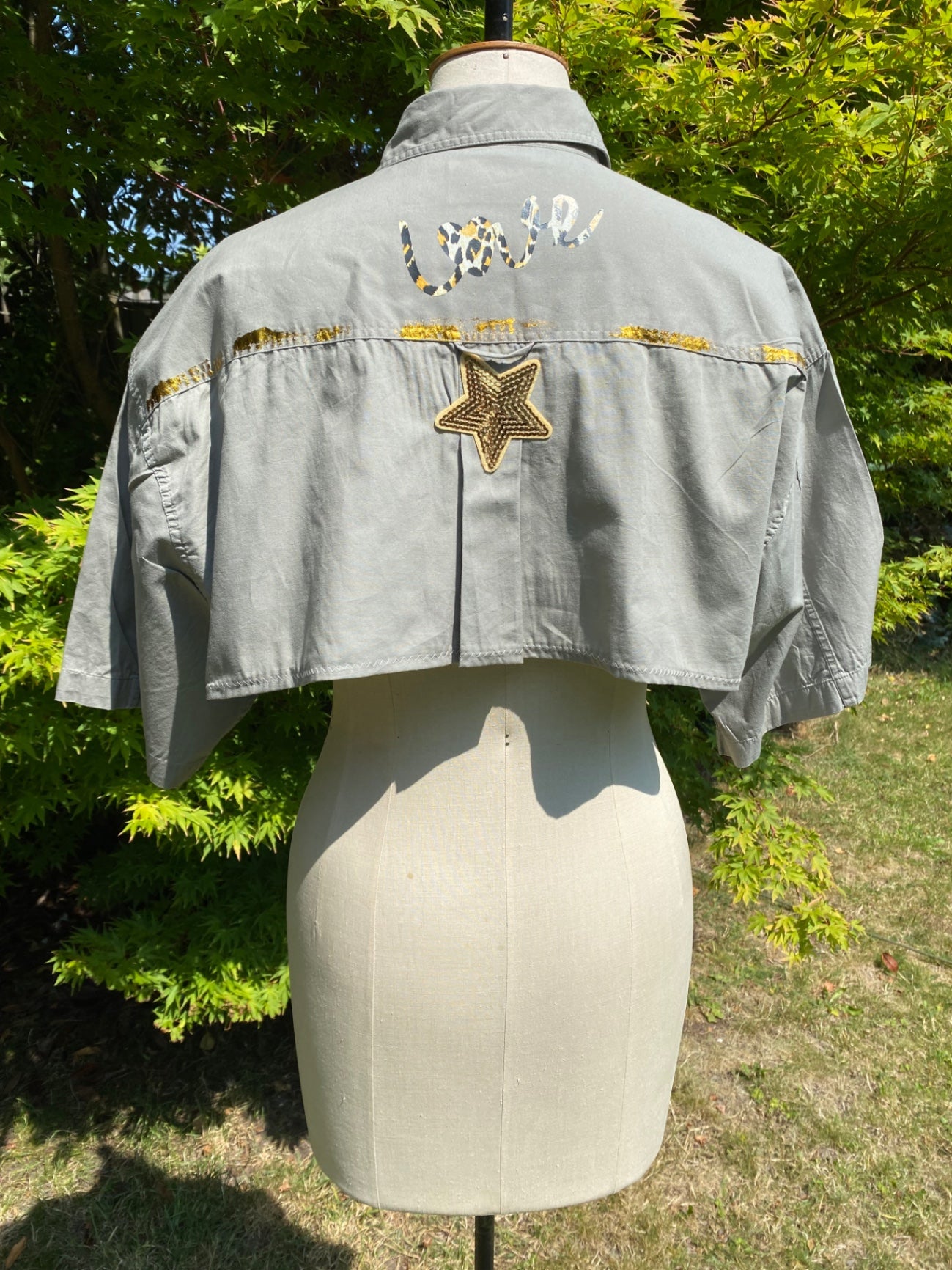 Cropped Love shirt