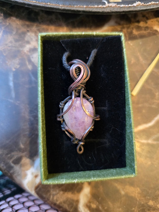 Kunzite wirewrapped pendant 