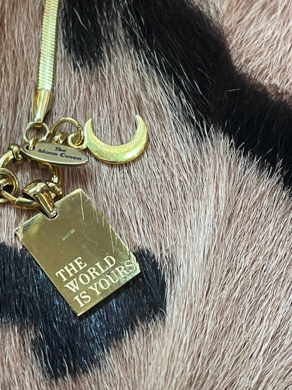The world is yours good necklace 