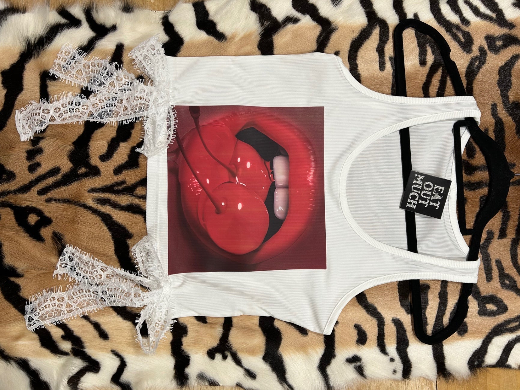 Flirty lips with lace trim