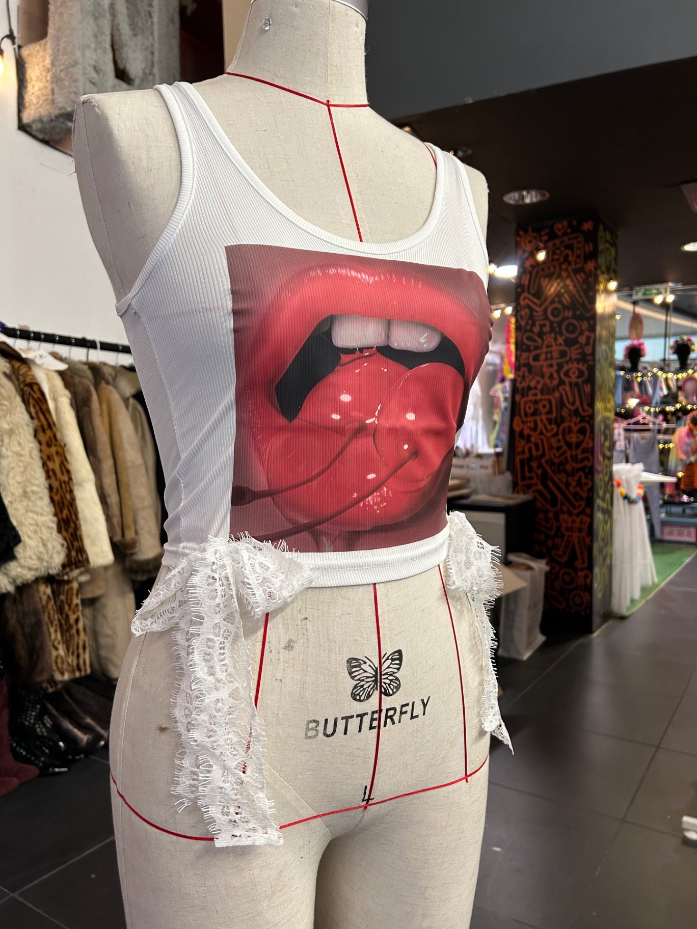 Lick me tank