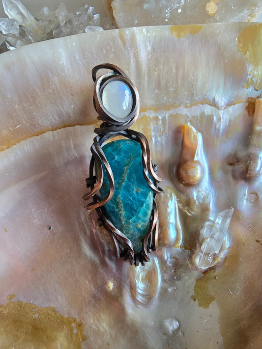 Apatite and moonstone necklace 