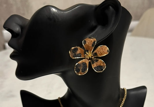 Classic leopard earrings 