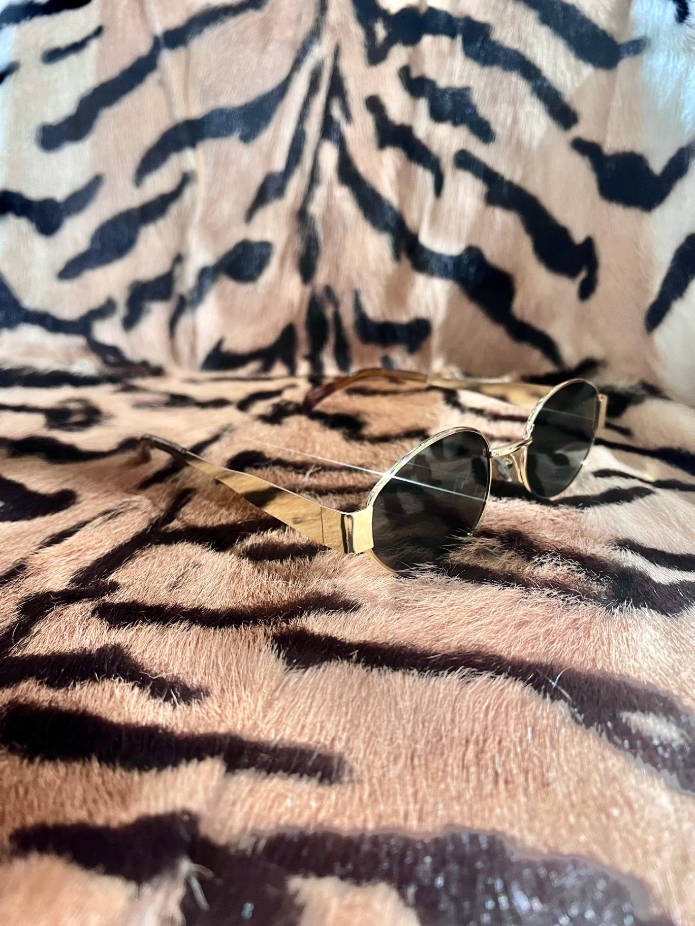 Milan Black Gold Frame Sunnies