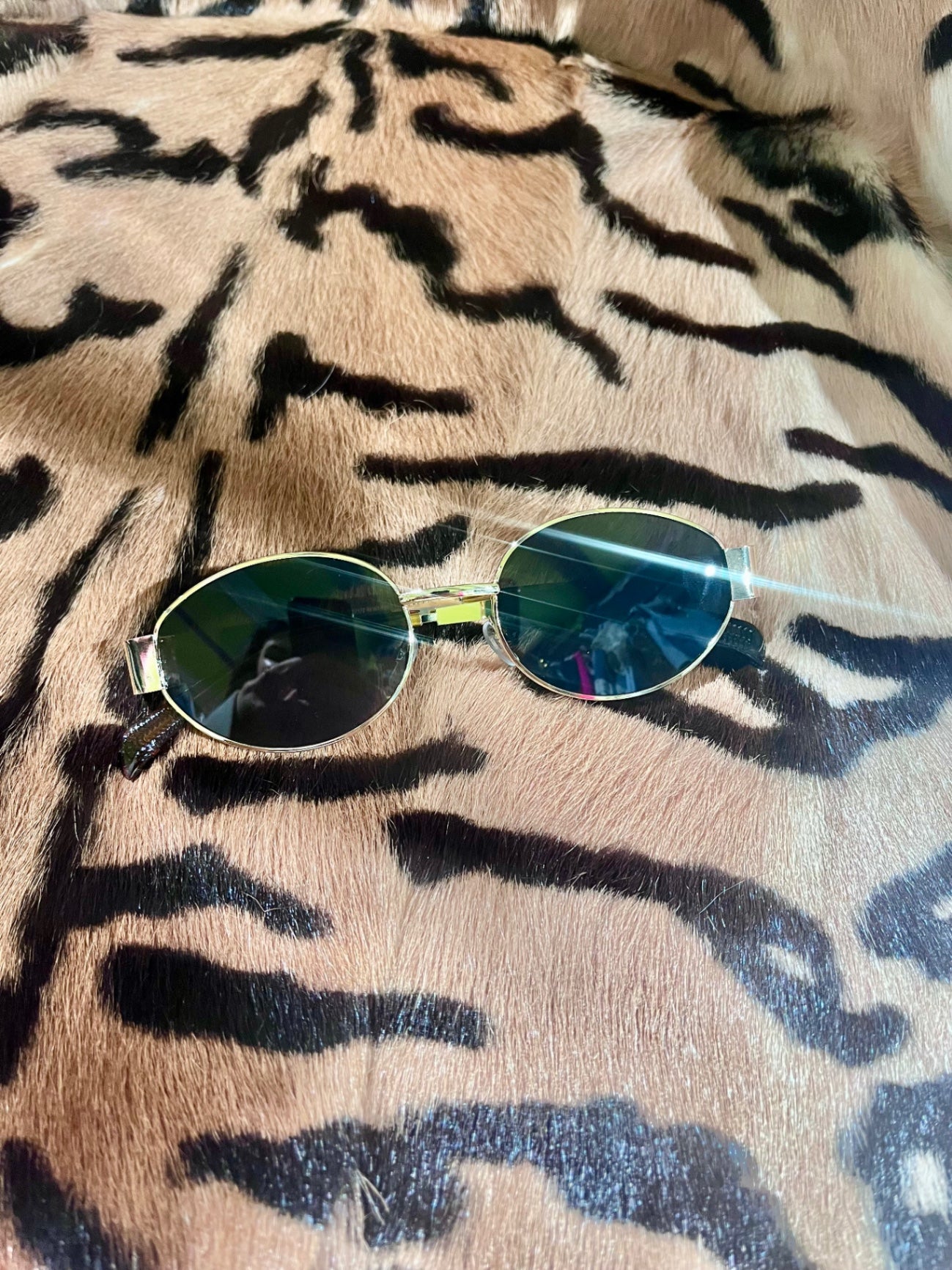 Milan Black Gold Frame Sunnies