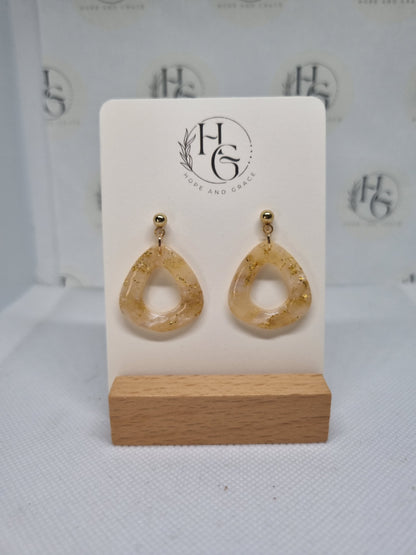 Gold elegant lightweight earrings