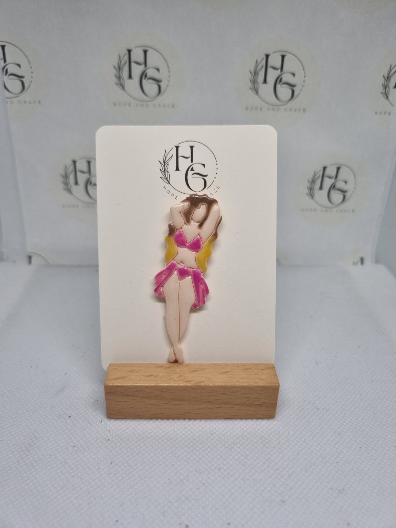Pin up pin badge