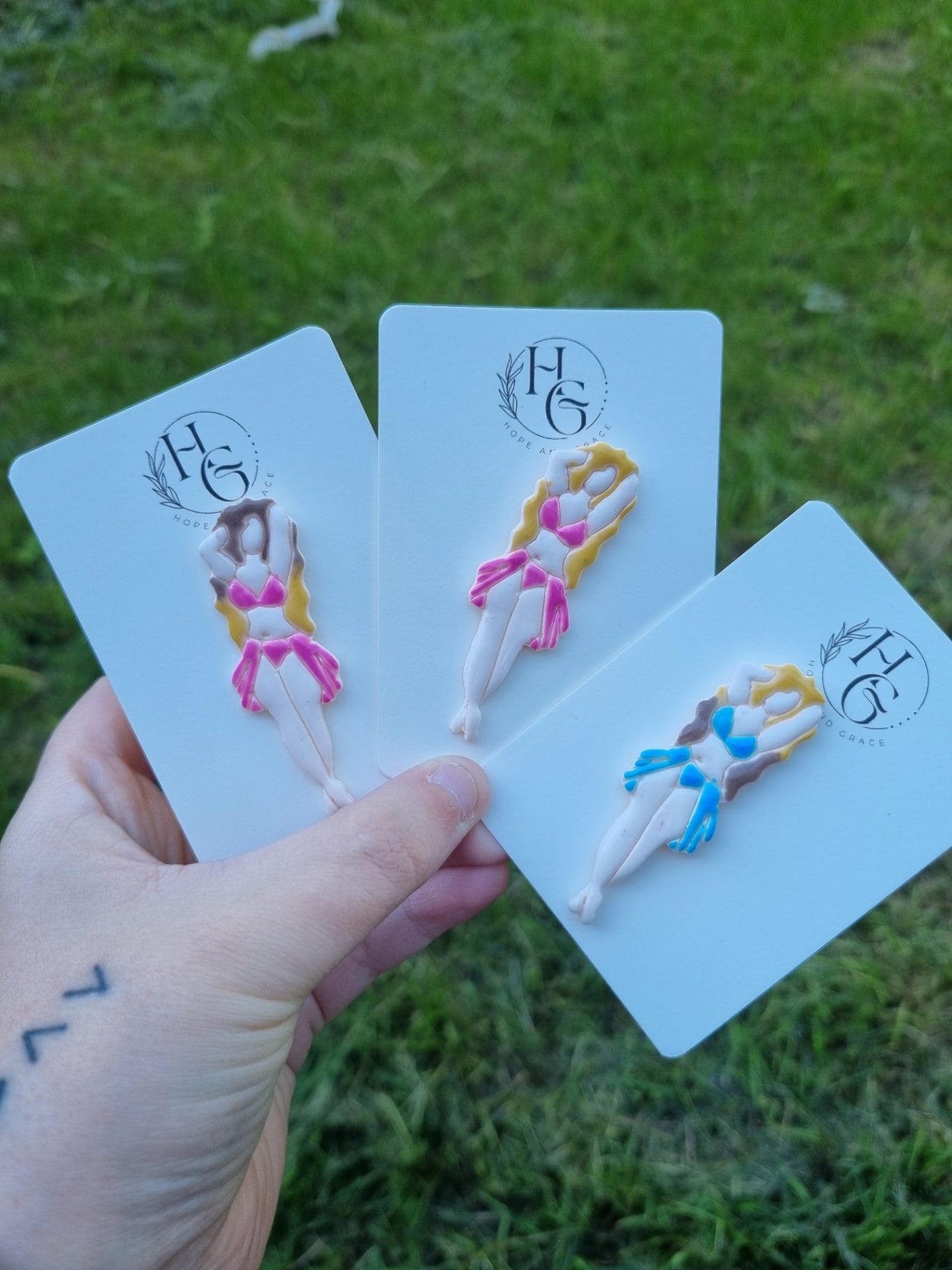 Pin up pin badge
