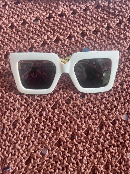 Square Gold Chain Sunnies Cream