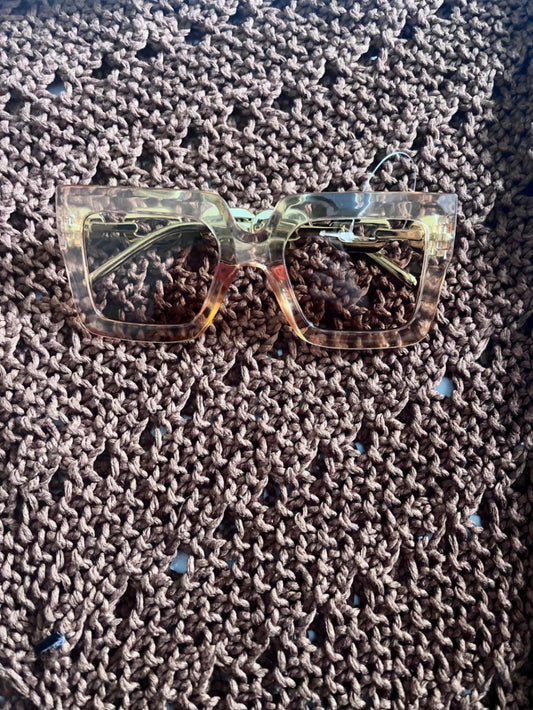 Square Gold Chain Sunnies Peach