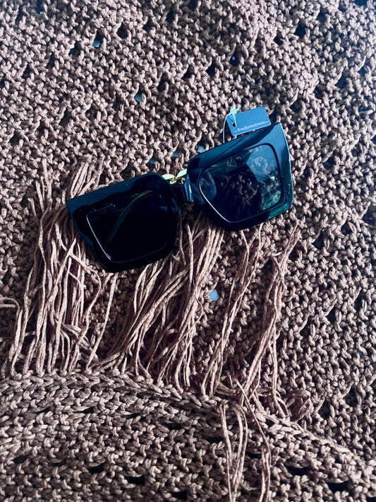 Square Gold Chain Sunnies Black