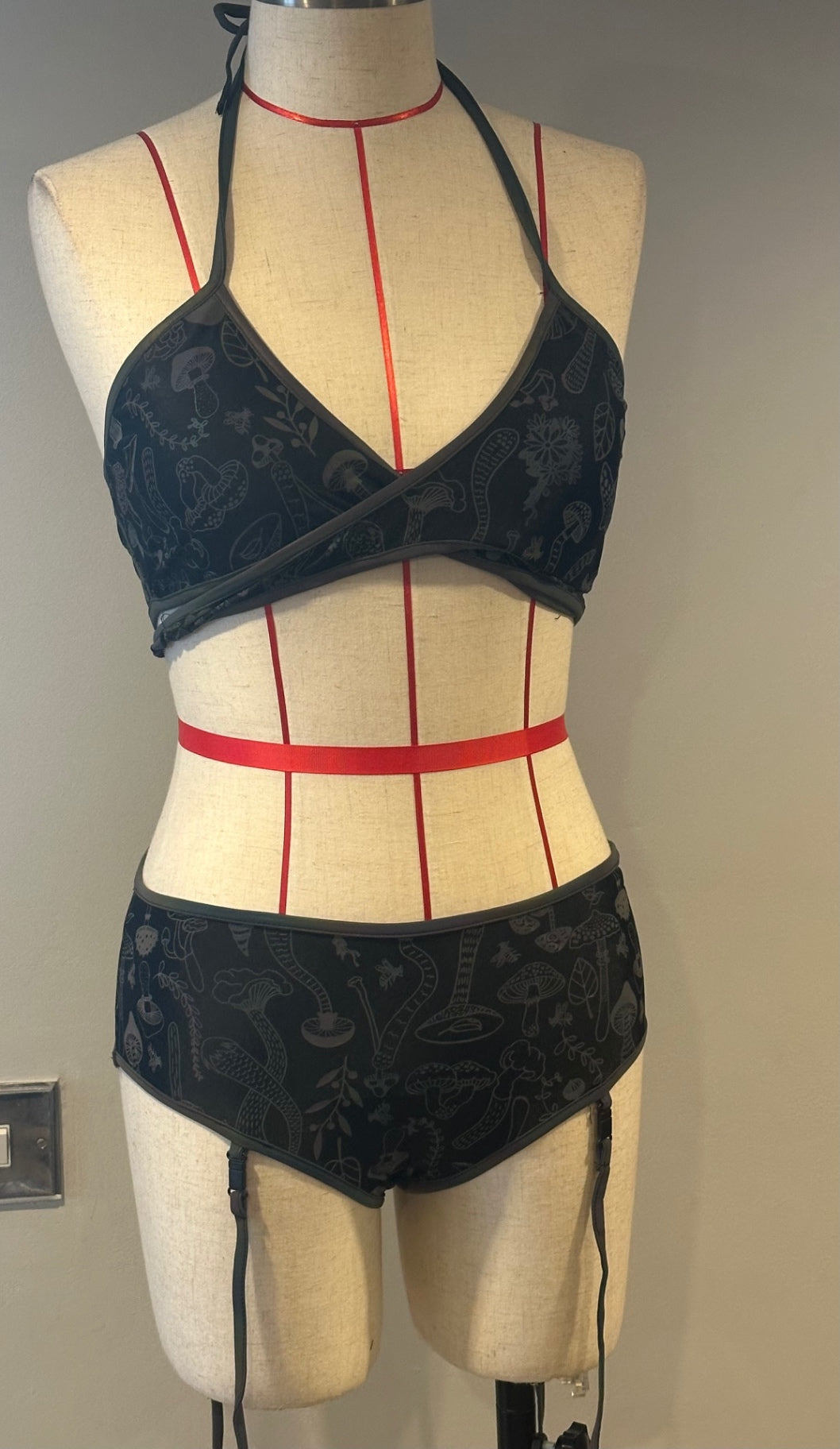Mushroom tie set 