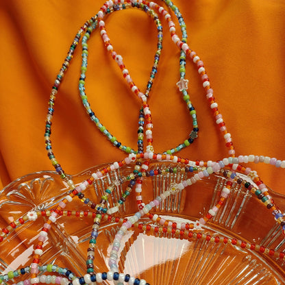 Elastic necklaces