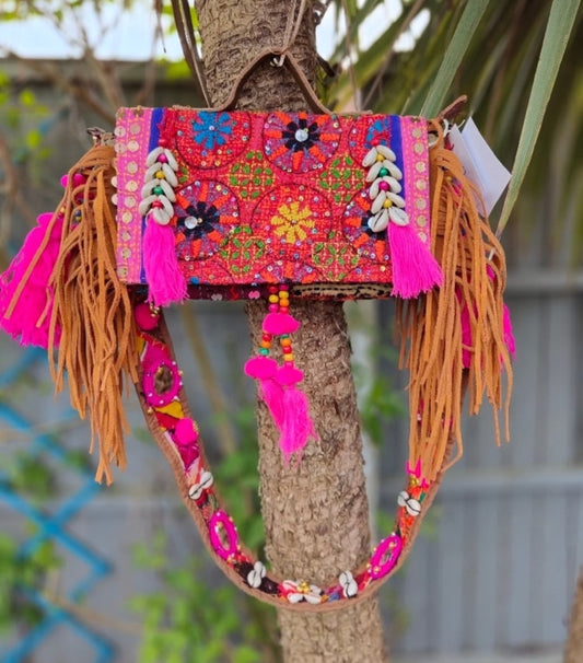 Mini city bag with detachable strap