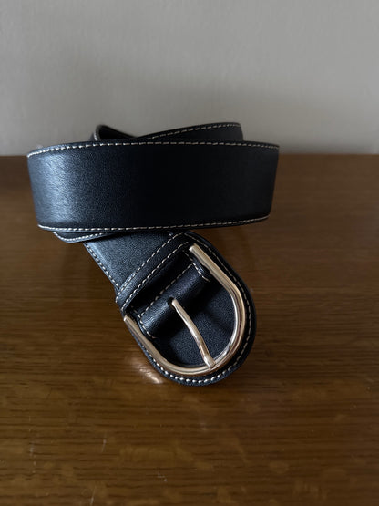 Black curved belt 