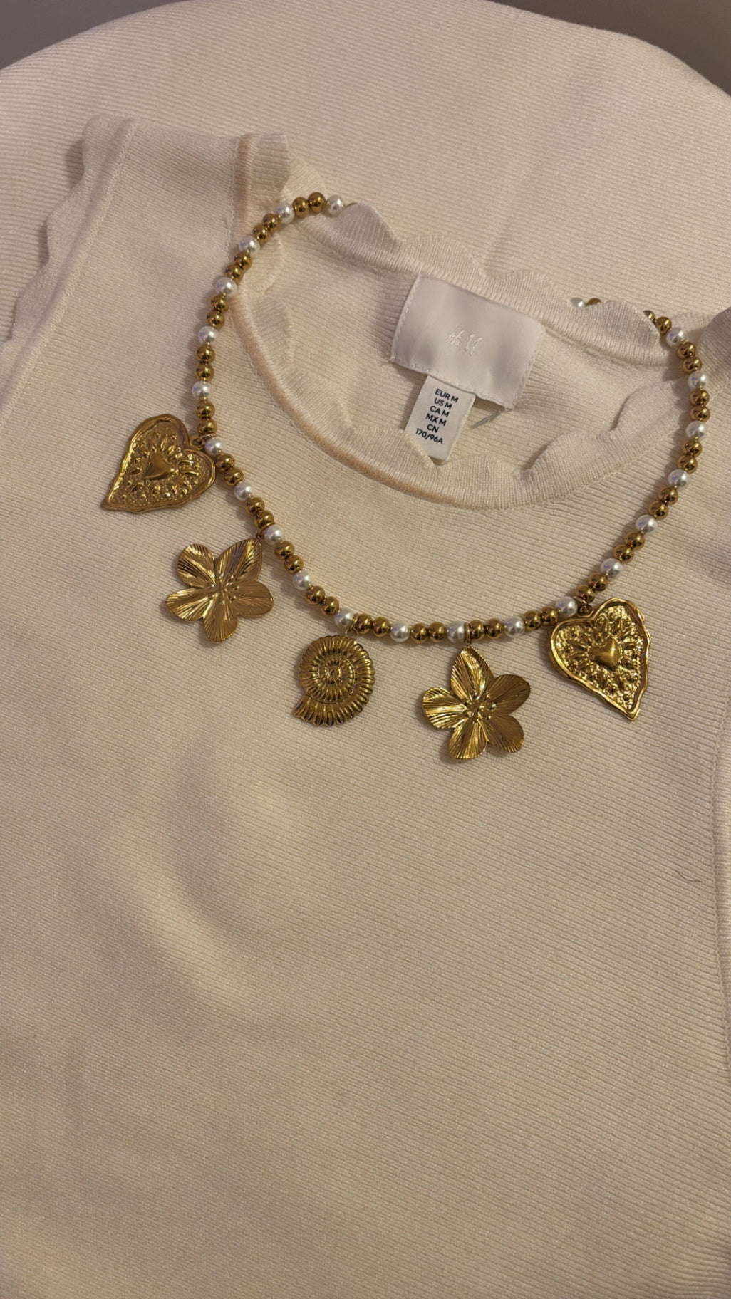 Love and flowers handmade necklace 