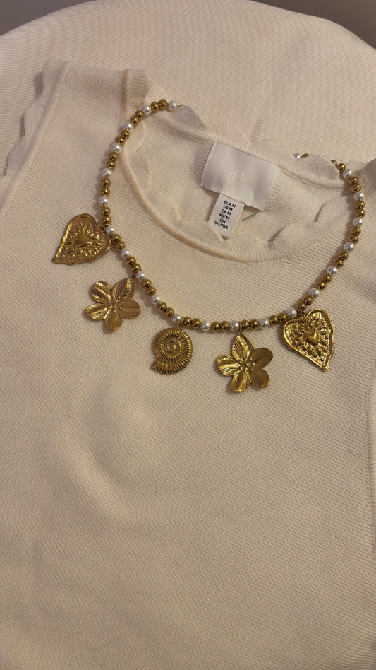 Love and flowers handmade necklace 