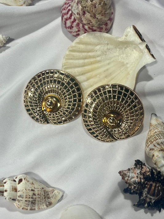 Golden Spiral Shell Earrings – Ocean-Inspired Treasures