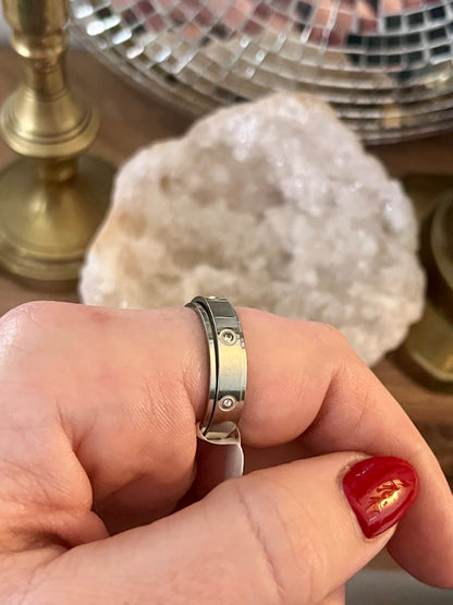 ✨ Silver Serenity Spinner Ring Size 11 ✨