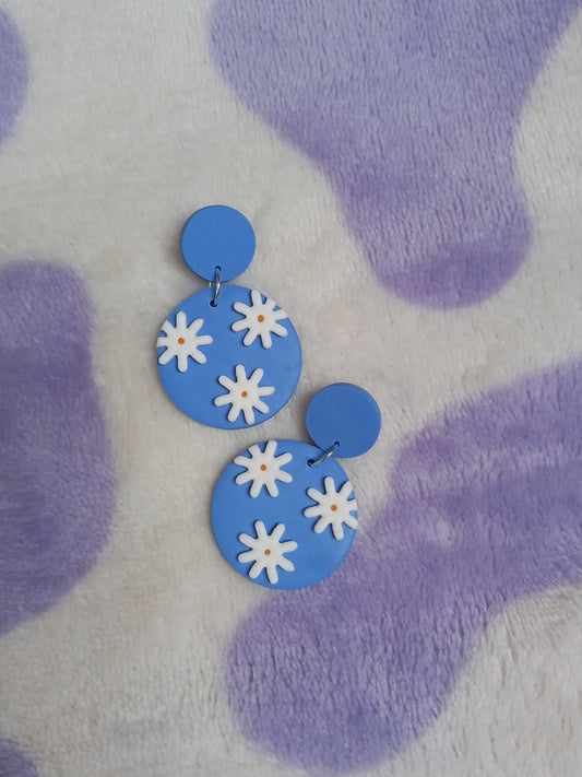 Polymer clay daisy dangle earrings - blue