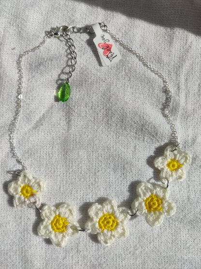 Daisy flower crochet necklace