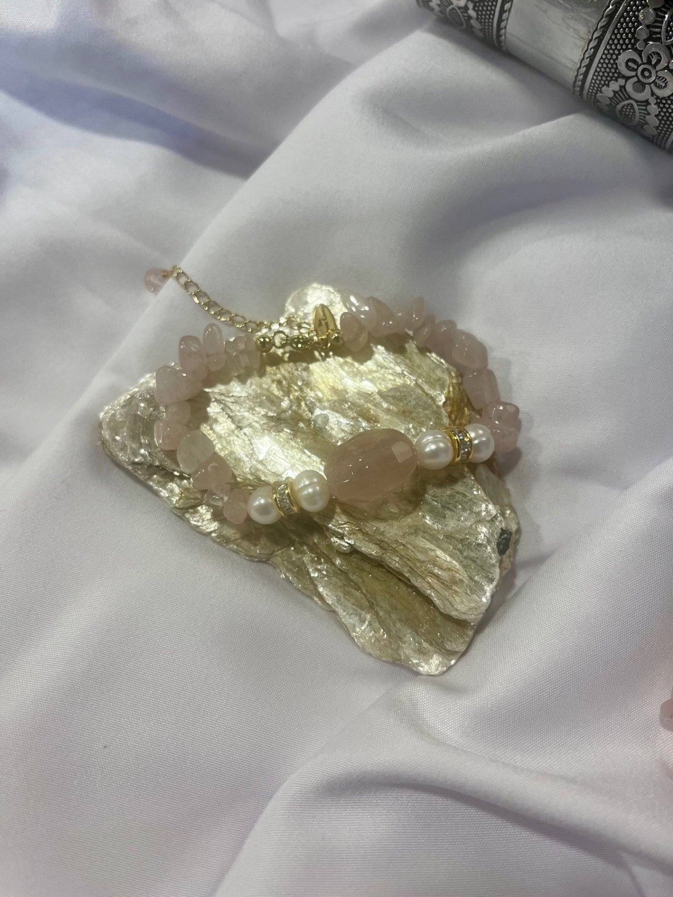 Rose Quartz & Biwa Pearl Bracelet – Gold