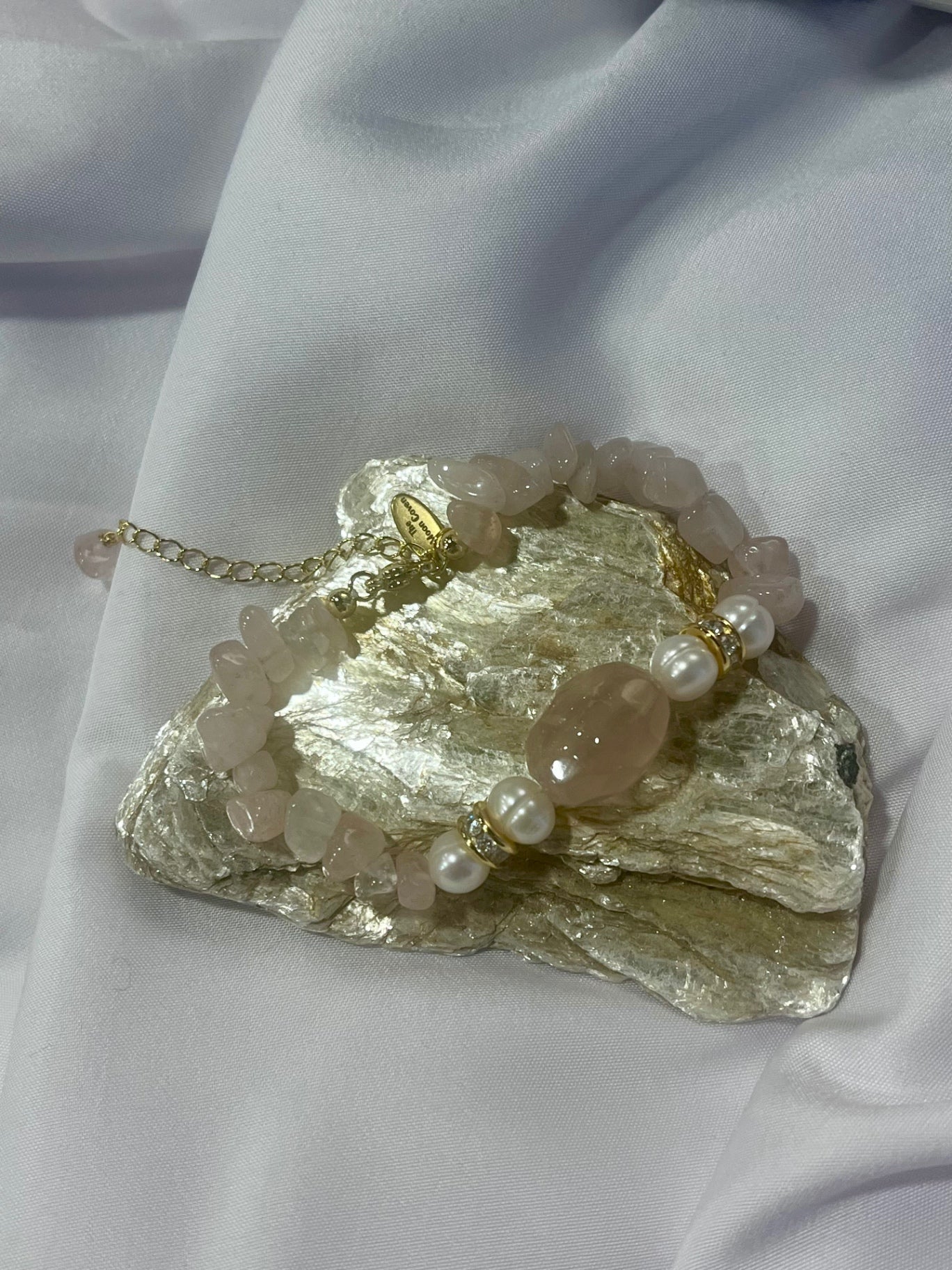 Rose Quartz & Biwa Pearl Bracelet – Gold